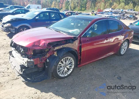 2018 Toyota Camry Xle z USA, uszkodzony, nr VIN 4T1B11HKXJU579702